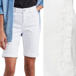 Levi’s Bermuda Shorts in White Jasmine Floral Embroidered Denim Jean Size 33